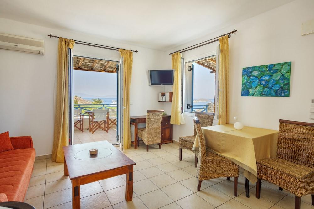 Sunrise Beach Suites Azolimnos Exterior foto